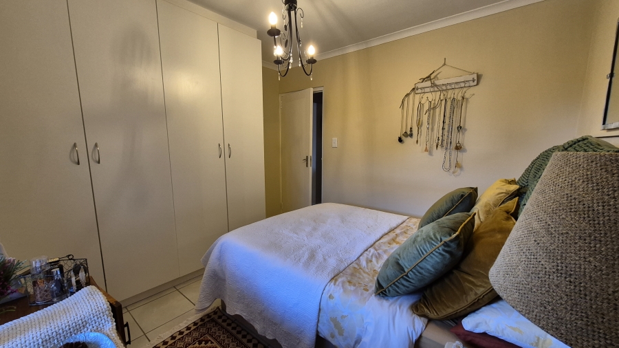 2 Bedroom Property for Sale in Whispering Pines Western Cape